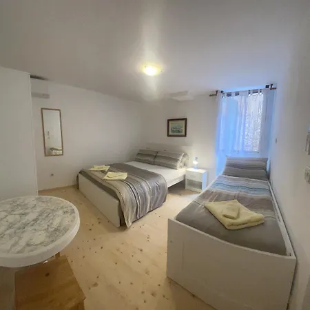 Guest house Boutique House Djak 3*