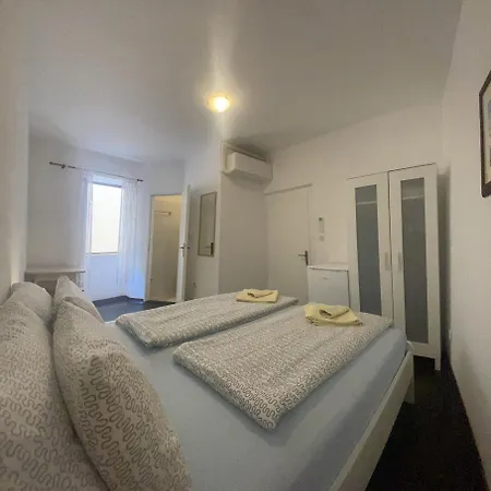 בית הארחה Boutique House Djak רוביני